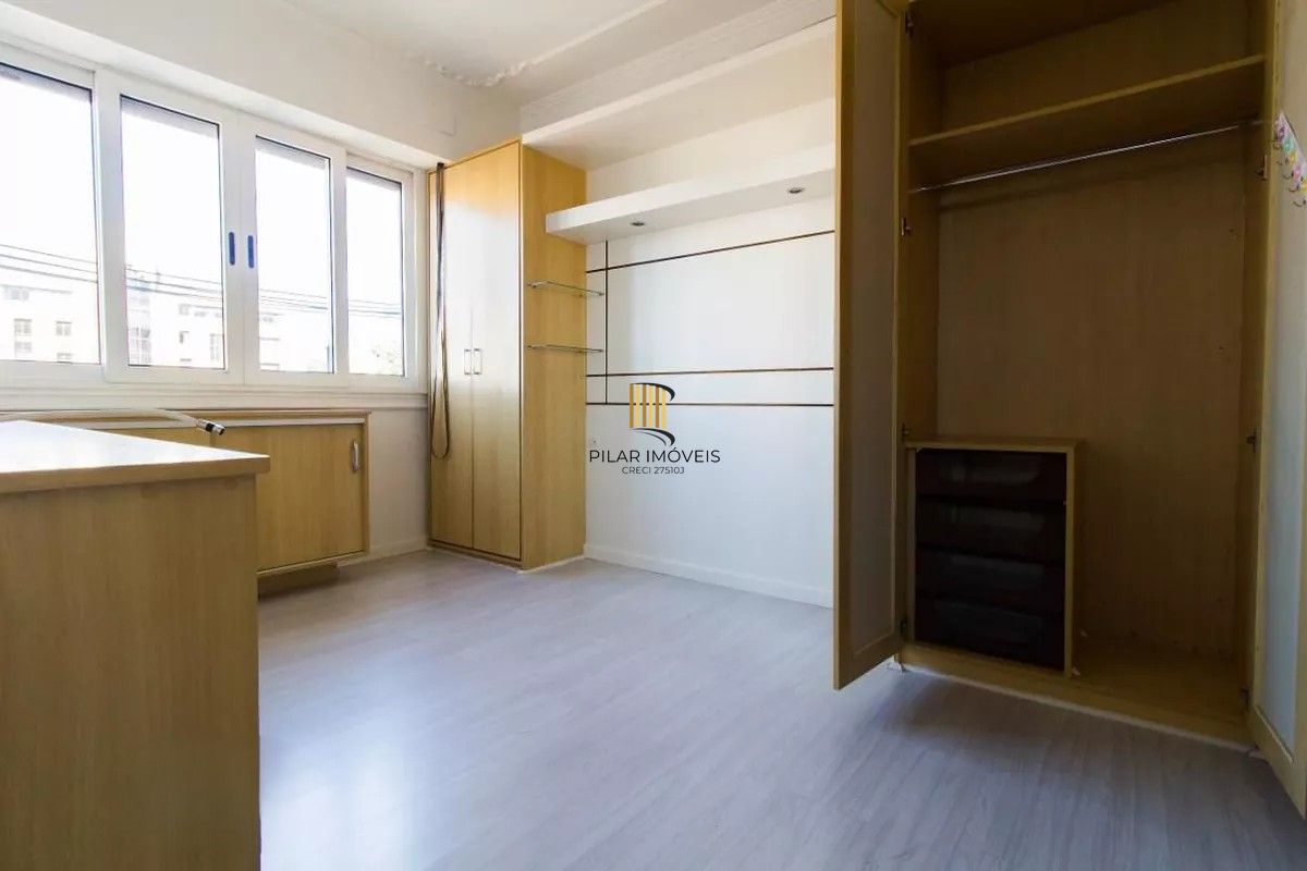 Ótimo apartamento no Menino Deus com 76,48m2 de área privativa, 3 dormitórios e 2 banheiros.