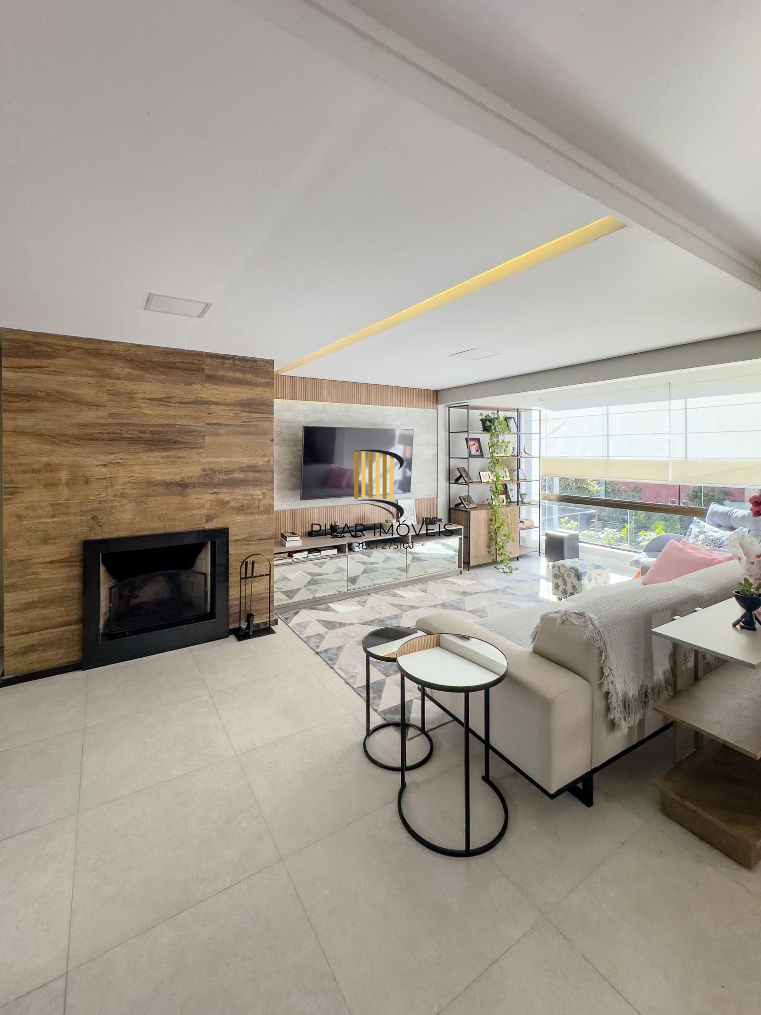 Casa em Condomínio com 3 dormitórios no bairro Vila Conceição.