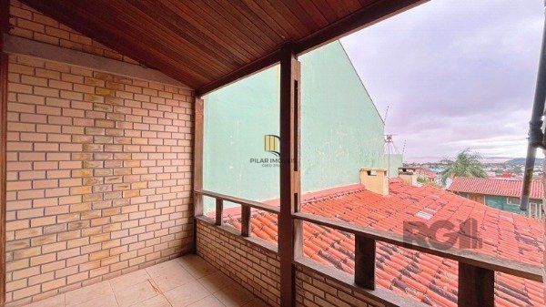 Casa em Porto Alegre, no bairro Ipanema, com 3 dormitório(s), e 3 banheiros