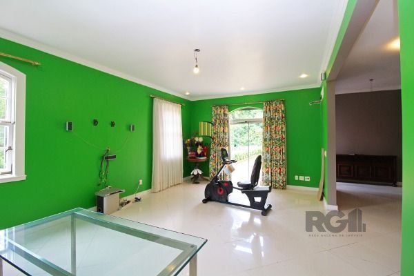 Casa em Porto Alegre, no bairro Pedra Redonda, com 7 dormitório(s), e 7 banheiro