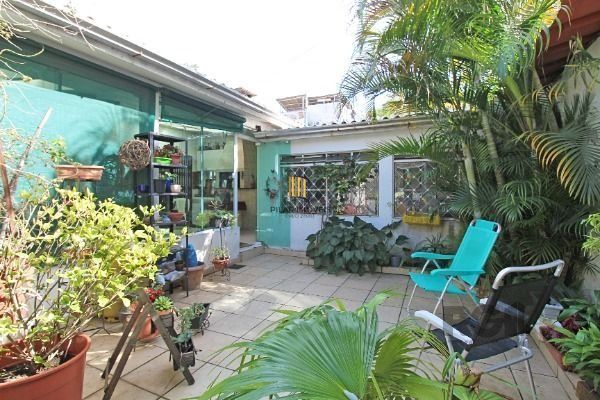 Casa em Porto Alegre, no bairro Floresta, com 3 dormitório(s), e 3 banheiros, à