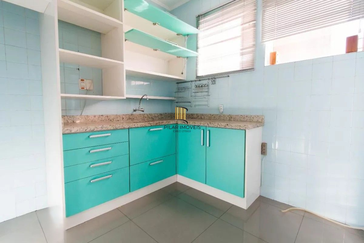 Ótimo apartamento no Menino Deus com 76,48m2 de área privativa, 3 dormitórios e 2 banheiros.