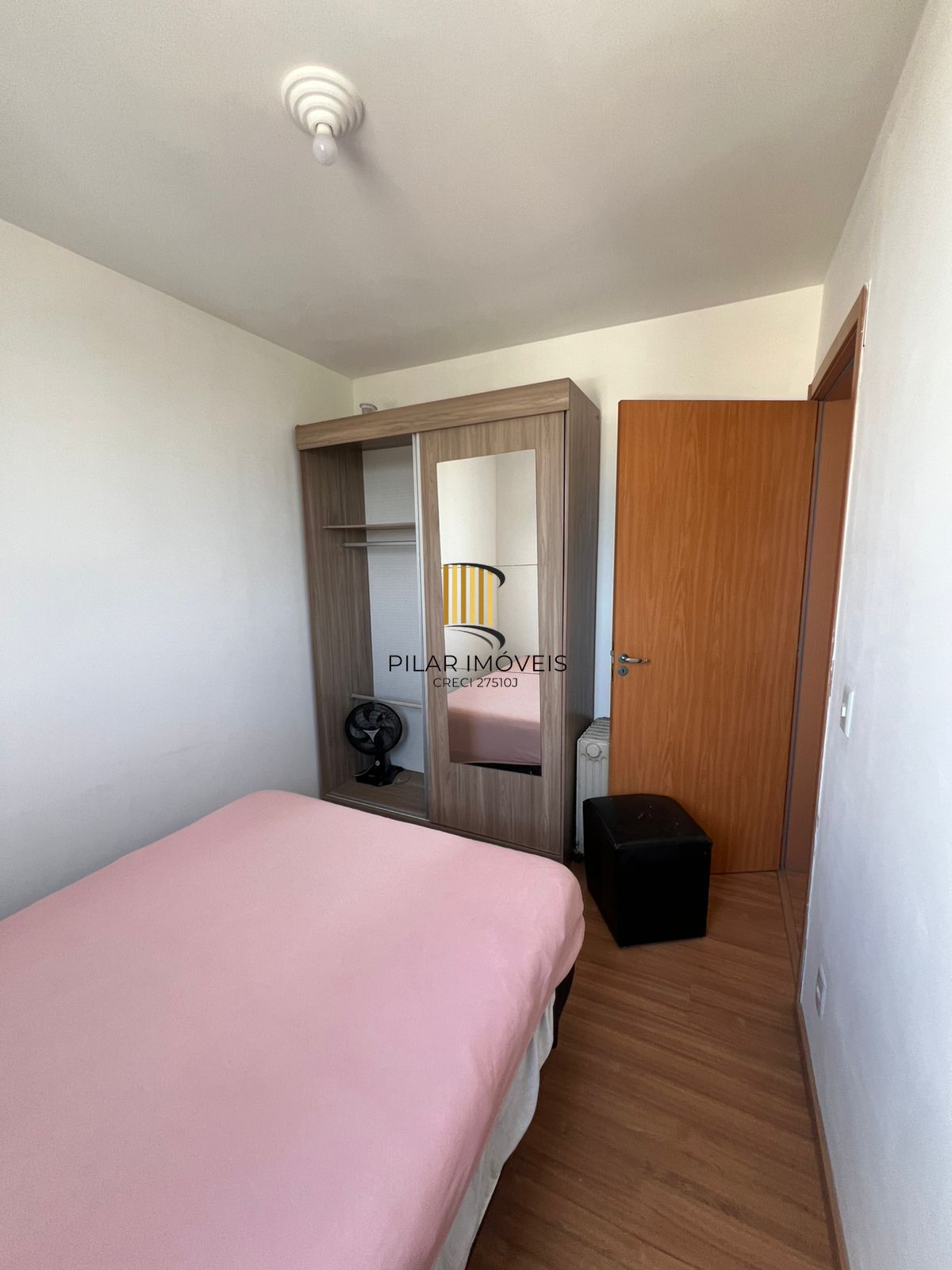 Apartamento com 2 dormitórios á venda no bairro Rubem Berta.