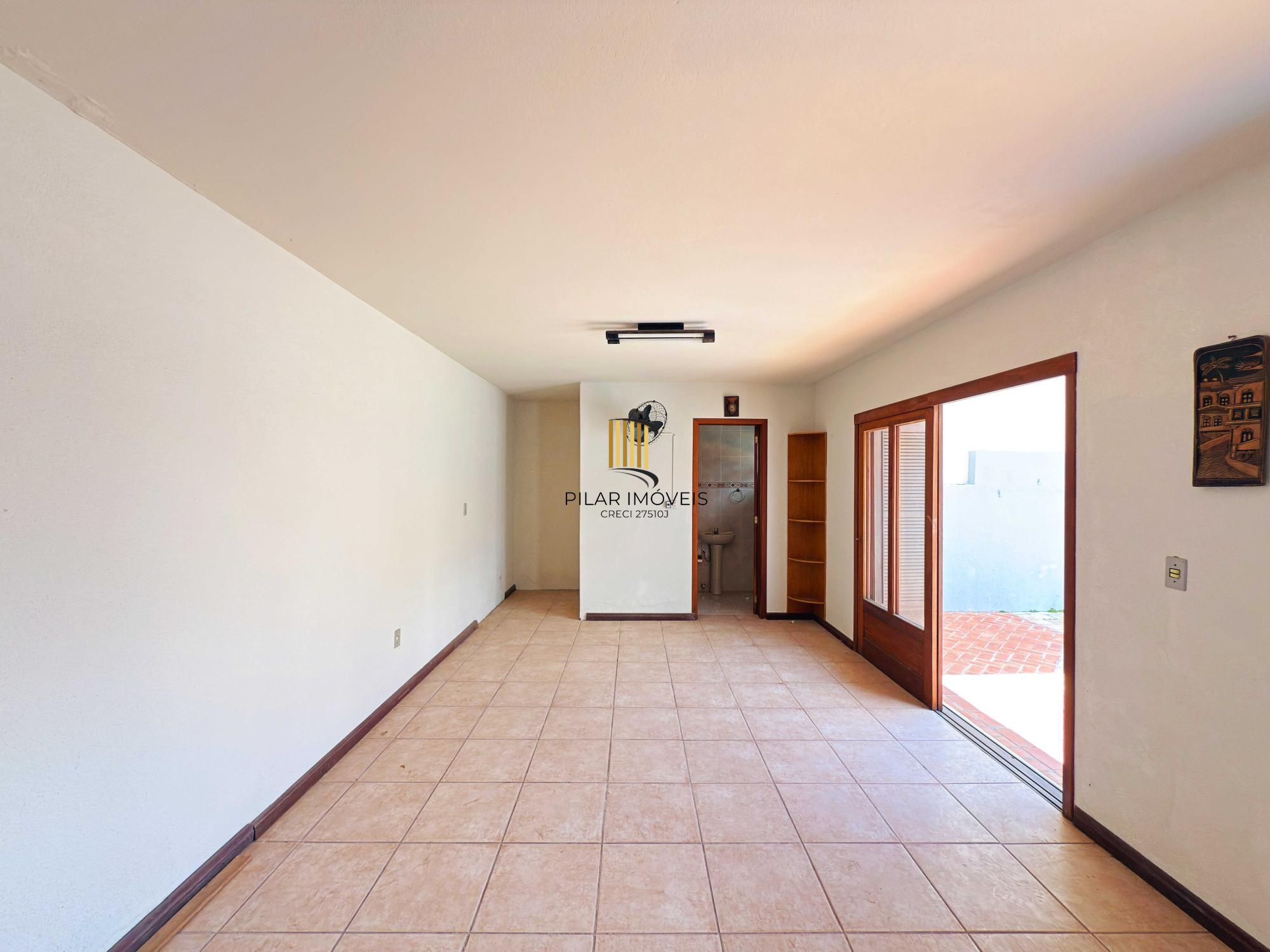 Casa 4 dormitórios no bairro Ipanema