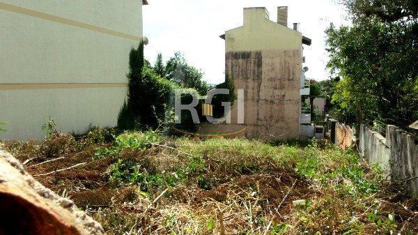Terreno em Porto Alegre, no bairro Tristeza, à venda.