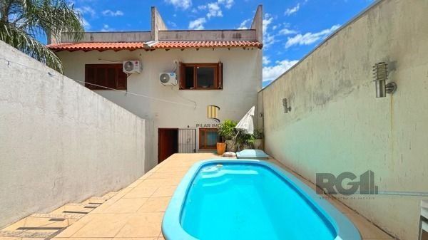 Casa em Porto Alegre, no bairro Tristeza, com 3 dormitório(s), e 3 banheiros, à 