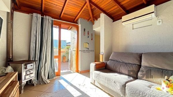 Casa Condominio em Porto Alegre, no bairro Guarujá, com 2 dormitório(s), e 2 ban