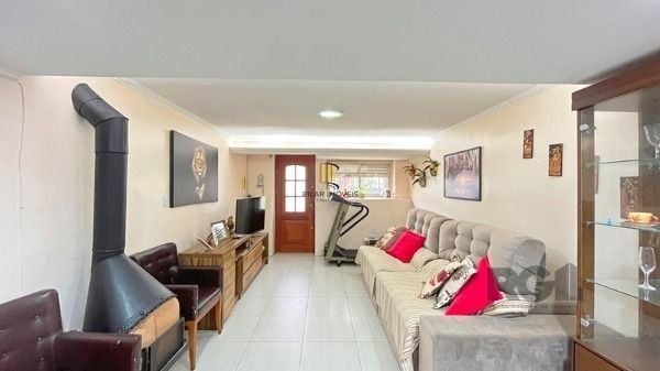 Casa para Venda - 240m², 4 dormitórios, 3 vagas - Nonoai