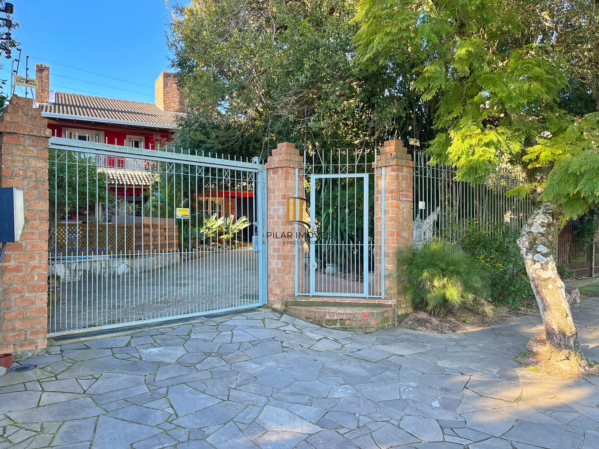 Casa 4 dormitórios no bairro Ipanema