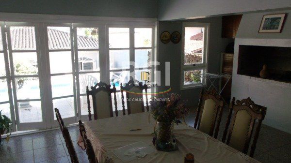 Casa para Venda - 340m², 3 dormitórios, sendo 2 suites, 6 vagas - Jardim Isabel