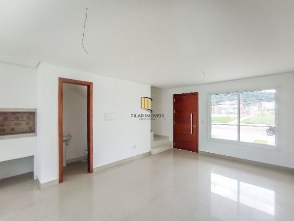 Casa em Porto Alegre, no bairro Aberta dos Morros, com 3 dormitório(s), à venda.