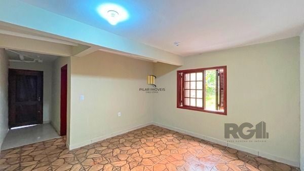 Casa em Porto Alegre, no bairro Vila Nova, com 2 dormitório(s), à venda.