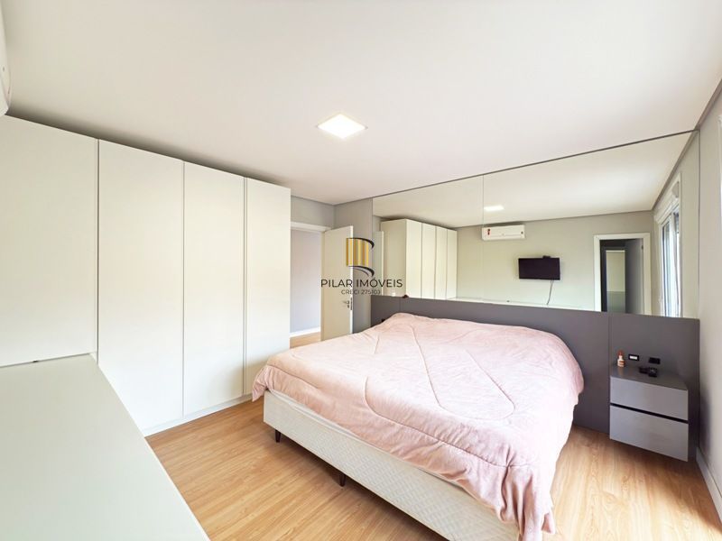 Casa contemporânea, 4 d, sendo 2 suítes, uma no térreo,206 m² , bairro tristeza