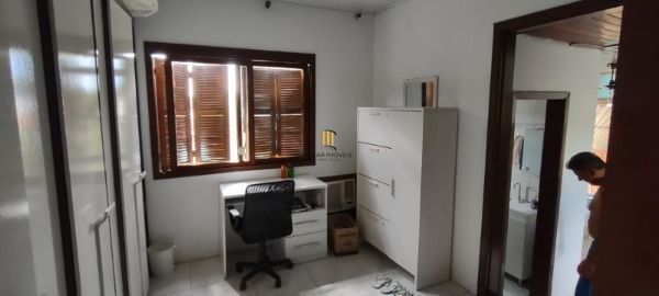 Casa em Porto Alegre, no bairro Campo Novo, com 2 dormitório(s), e 2 banheiros, 