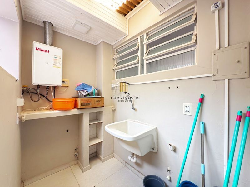 Linda Residência em Condomínio Fechado no Bairro Pedra Redonda.