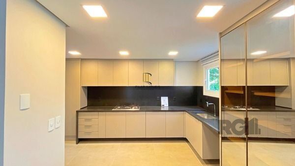 Casa Condominio para Venda - 364m², 3 dormitórios, sendo 3 suites, 2 vagas - Ped