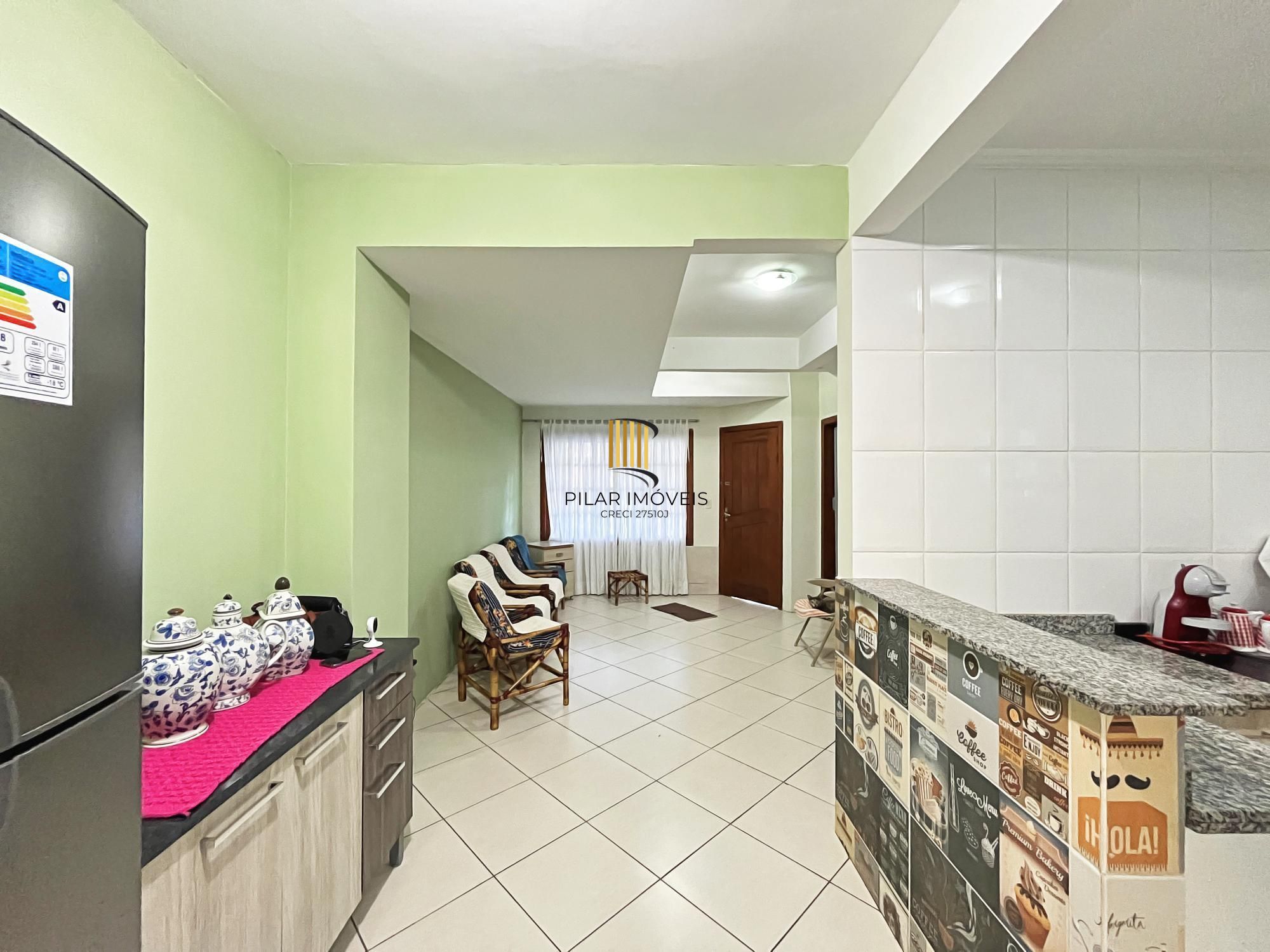 Residência com 4 dormitórios sendo 1 suites no Bairro Guarujá.