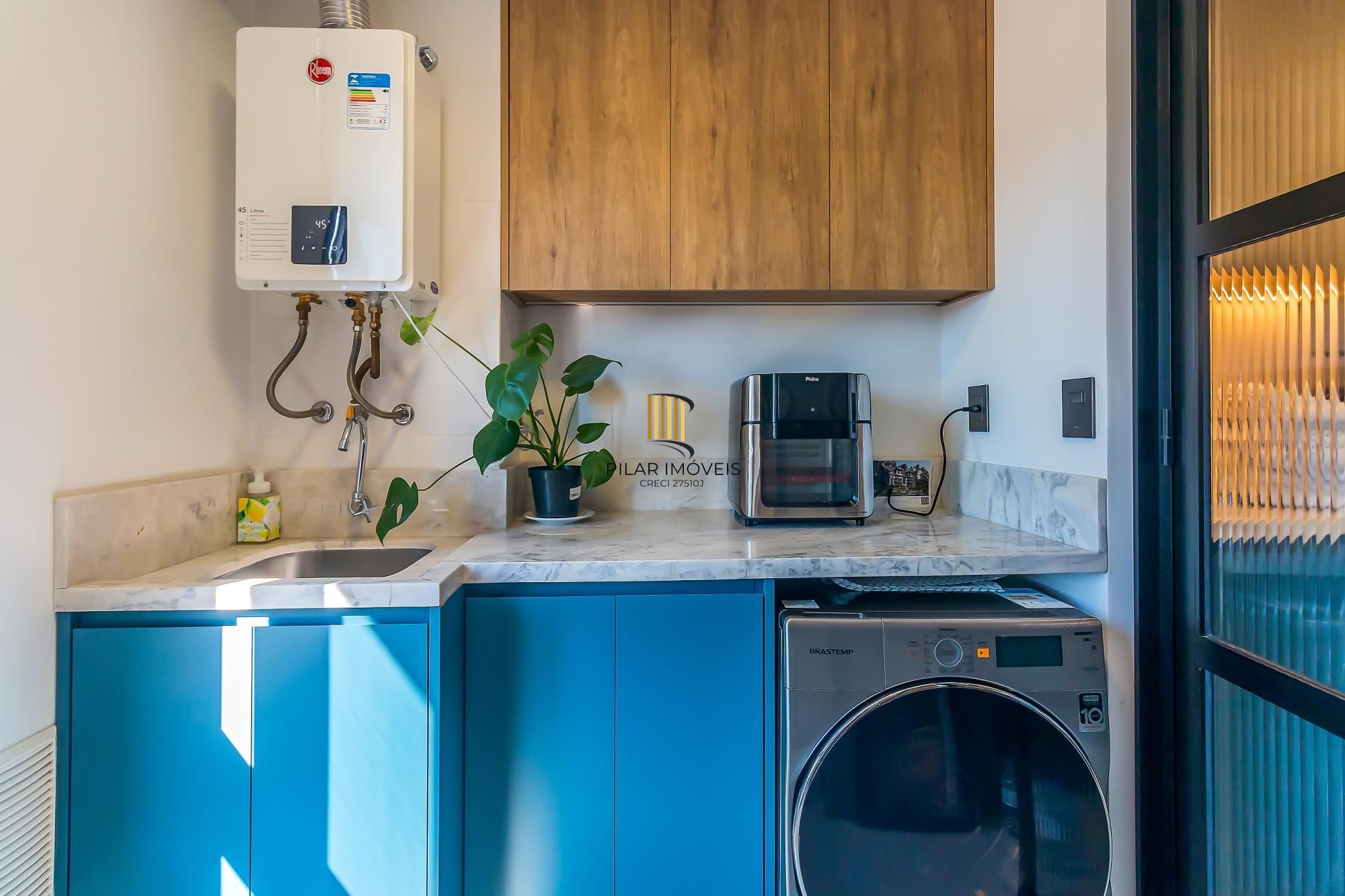 Apartamento NOVO, 100% mobiliado, com 149,84m² de área privativa, 3 suítes e 2 vagas de garagem.