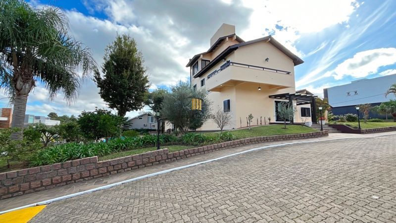 Altos do lago- Com 3 dormitórios, 3 vagas , piscina , Linda e ampla casa em cond