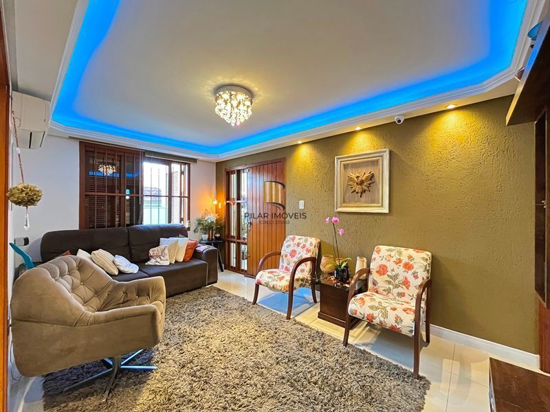 Ótima Residência com 4D, piscina e garagem fechada para 2 carros no Jardim Media