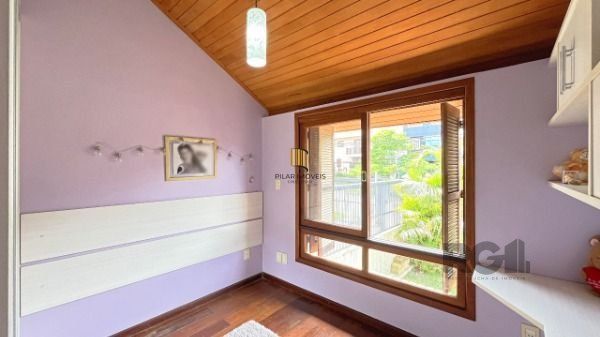 Casa em Porto Alegre, no bairro Ipanema, com 3 dormitório(s), à venda.