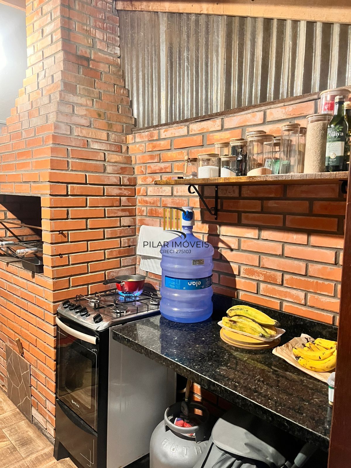 Ótima casa em condomínio, com 2 dormitórios.