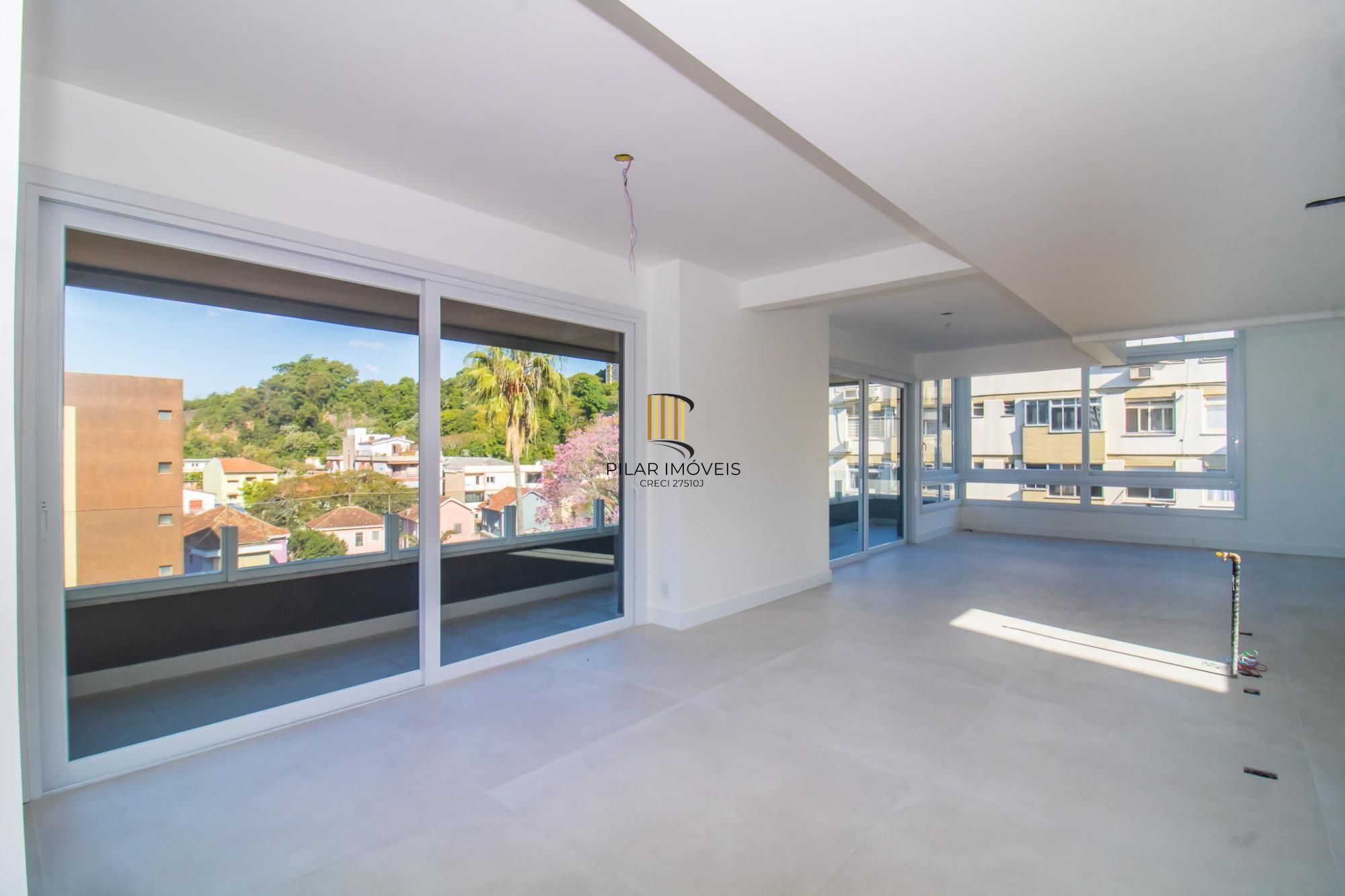 APARTAMENTO DUPLEX - 177m², 3 dormitórios, sendo 3 suites, Menino Deus