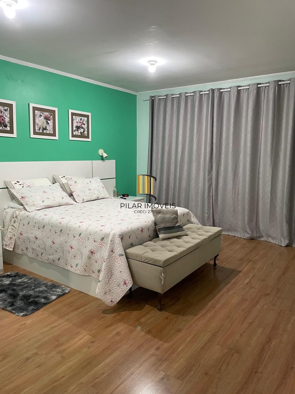 Residência com 4 Dormitório(s) Bairro Vila Nova