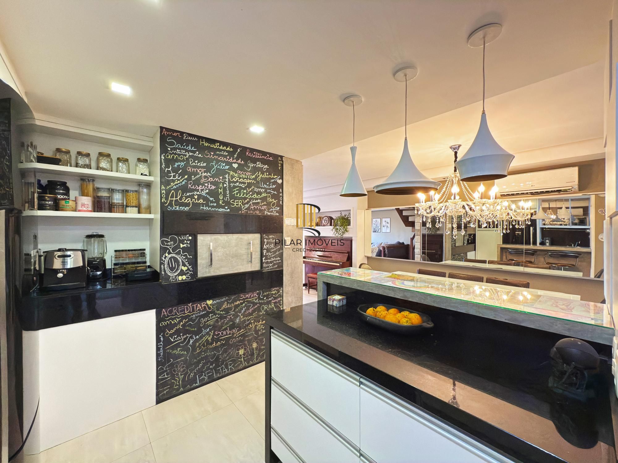 Casa de Condomínio 3 dormitórios no bairro Pedra Redonda