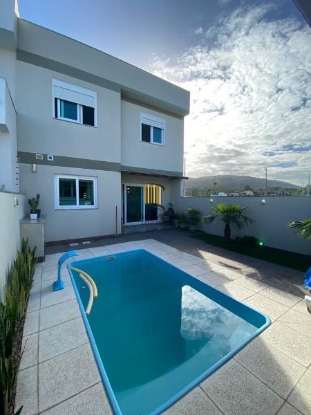 Casa para Venda - 137m², 3 dormitórios, sendo 1 suites, 2 vagas - Hípica