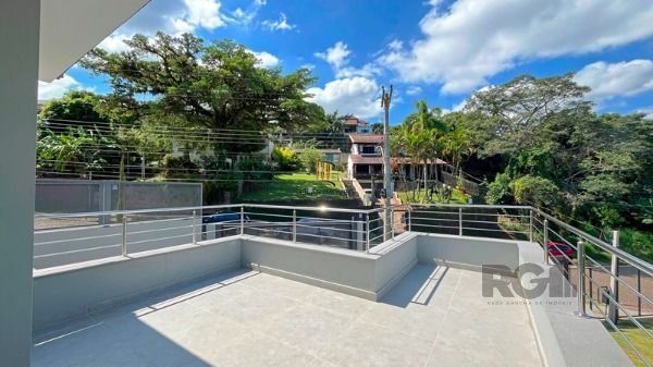 Casa em Porto Alegre, no bairro Jardim Isabel, com 3 dormitório(s), e 3 banheiro