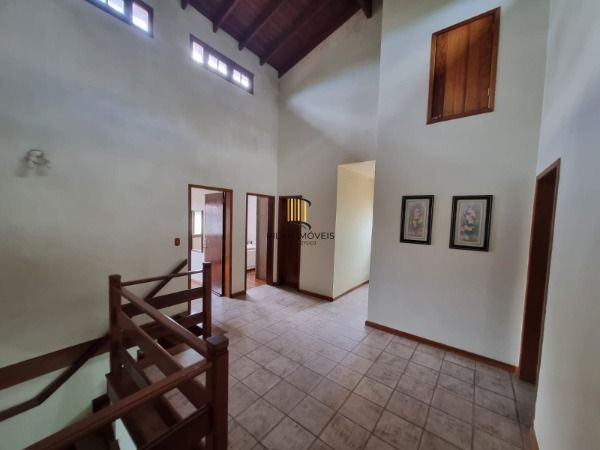 Sobrado em Porto Alegre, no bairro Ponta Grossa, com 4 dormitório(s), e 4 banhei