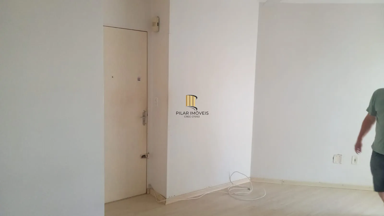Apartamento no Bairro Cristal com 2 dormitórios.