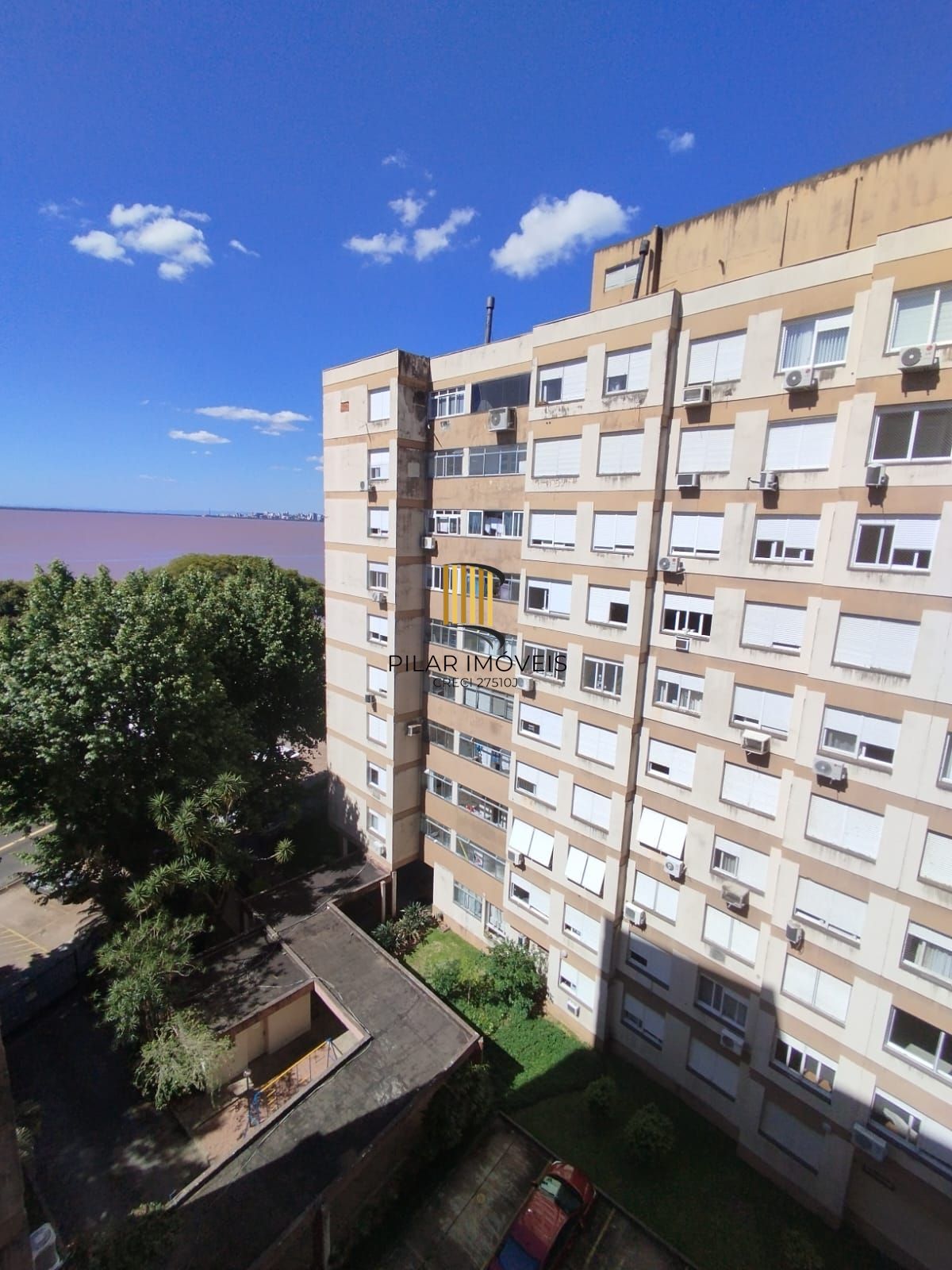 Apartamento 2 dormitórios, closet, 2 banheiros, dep. empregada vista, para o Gua