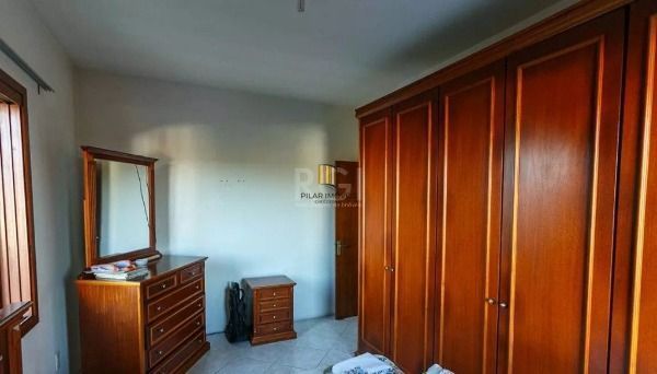 Casa em Porto Alegre, no bairro Cavalhada, com 5 dormitório(s), e 5 banheiros, à