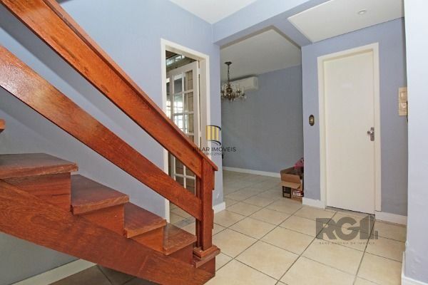 Casa Condominio em Porto Alegre, no bairro Guarujá, com 3 dormitório(s), e 3 ban