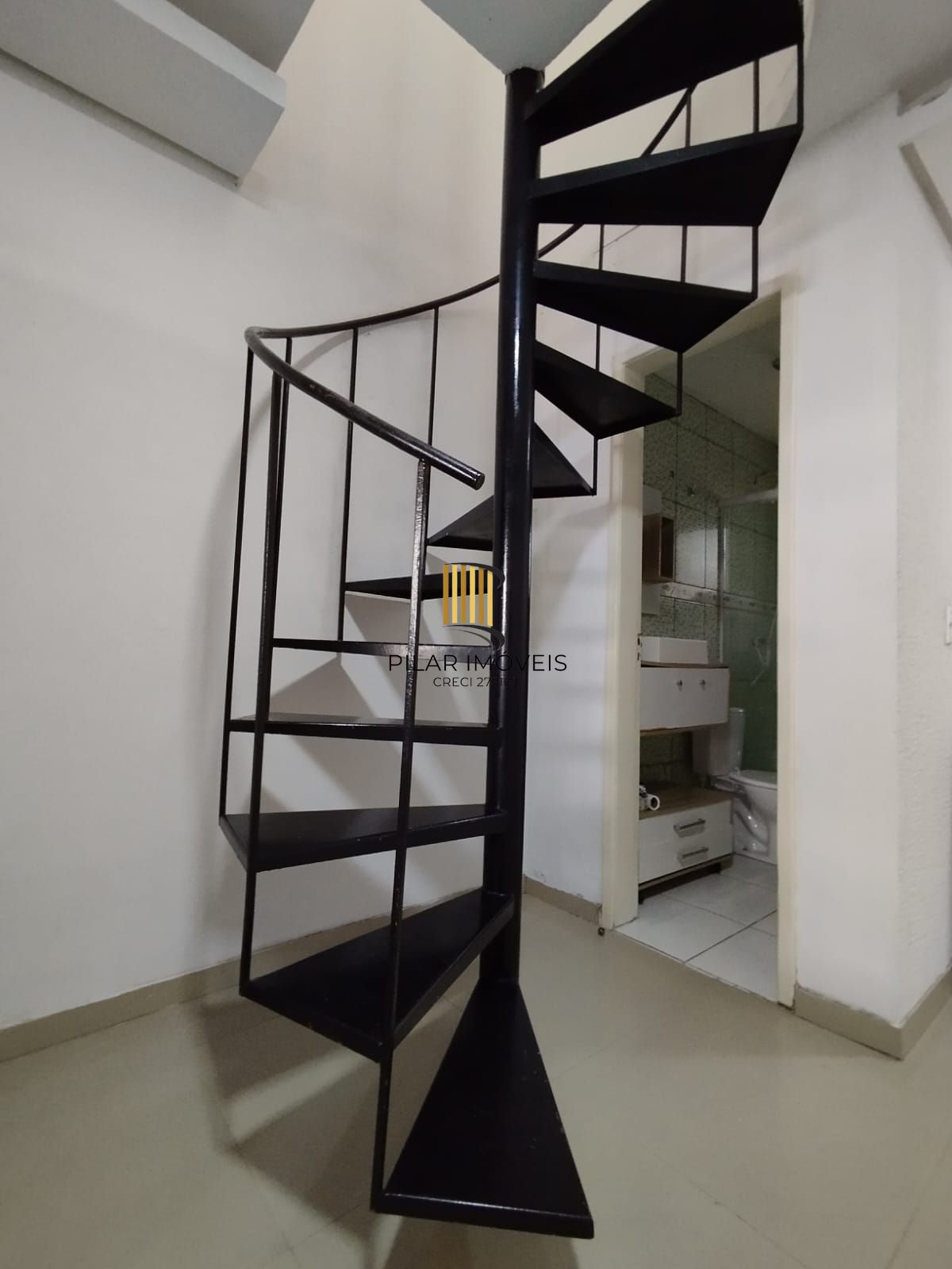 Casa 2 dorm, sala, cozinha, banheiro e área gourmet. Aceita carro no negócio. Nã