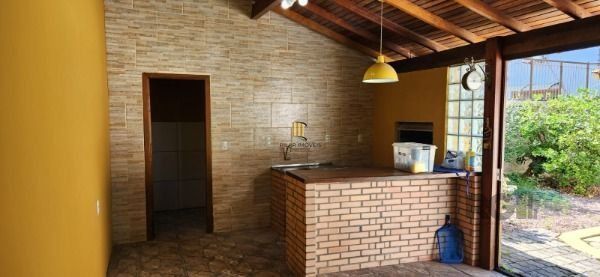 Sobrado em Porto Alegre, no bairro Vila Nova, com 3 dormitório(s), e 3 banheiros