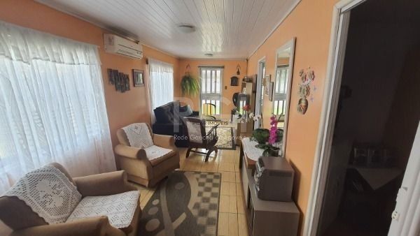 Casa para Venda - 220m², 4 dormitórios, 3 vagas - Restinga