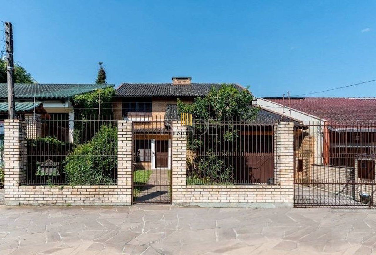 Residência no bairro Camaquã, com 3 dormitório(s), e 3 banheiros, - Pilar Imóveis