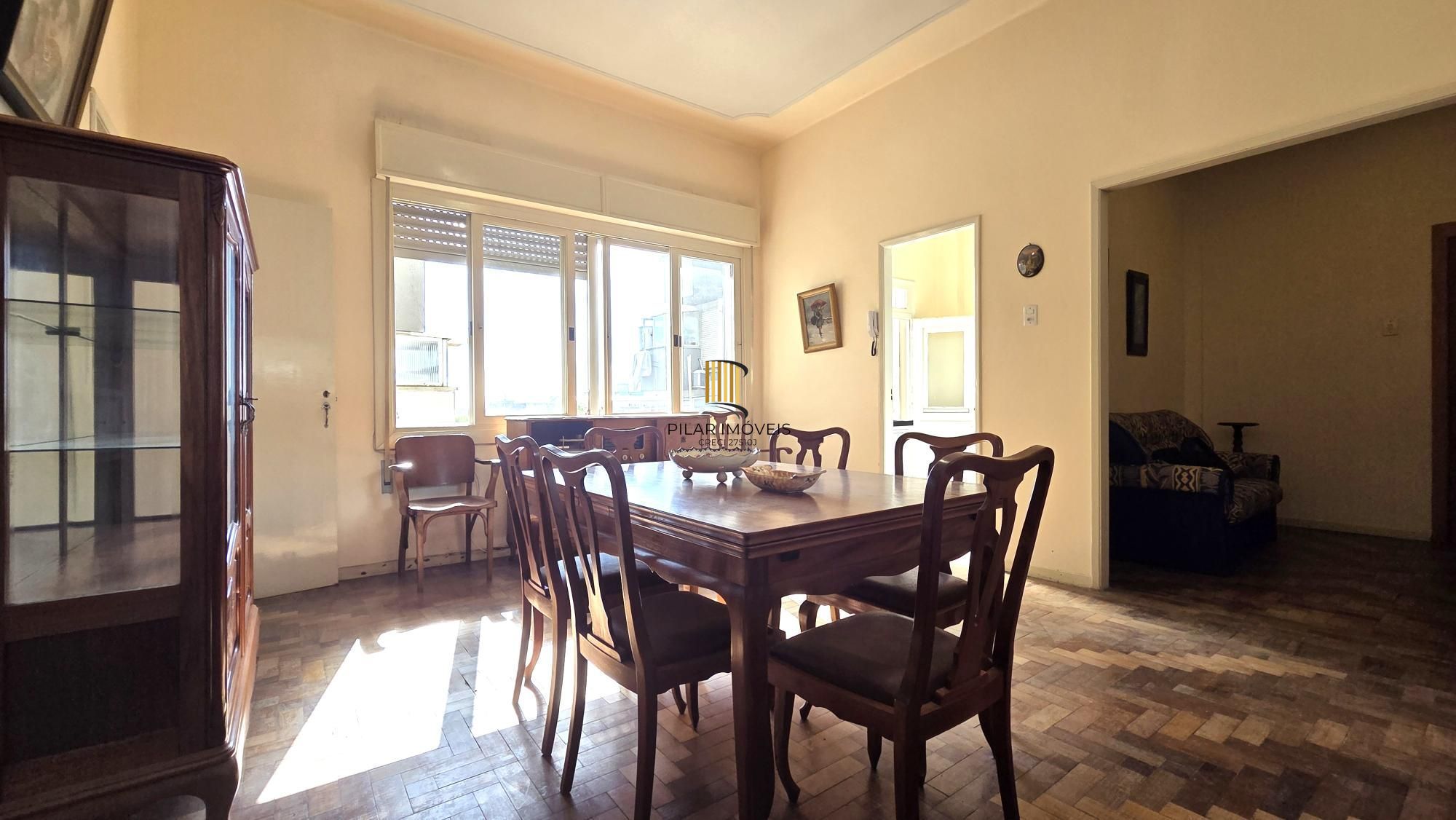 Excelente apartamento semi mobiliado com 87m2 e 2 dormitórios.