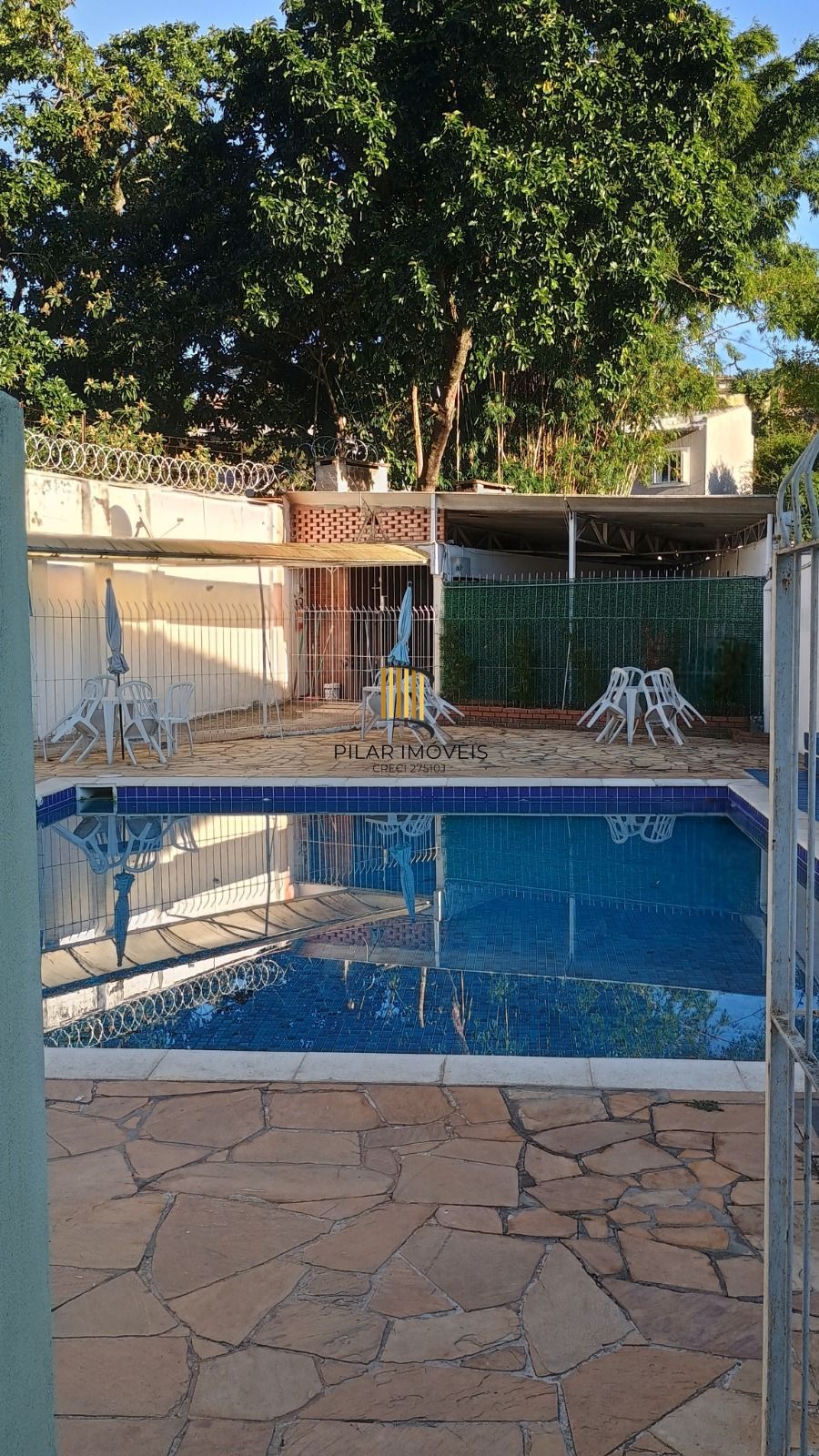 Apartamento 2 dormitórios no Bairro Jardim Carvalho.