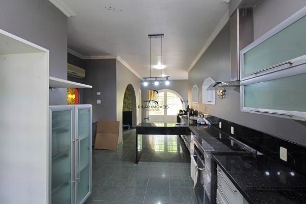 Casa em Porto Alegre, no bairro Pedra Redonda, com 7 dormitório(s), e 7 banheiro