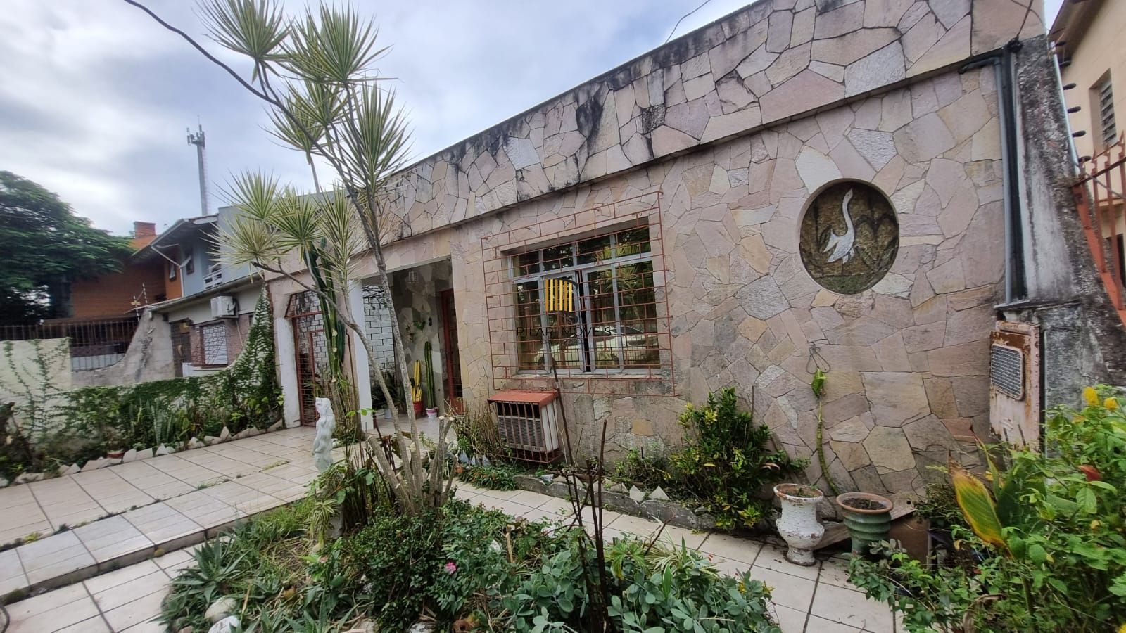 Linda residência com 3 dormitórios no Bairro Cavalhada. - Pilar Imóveis