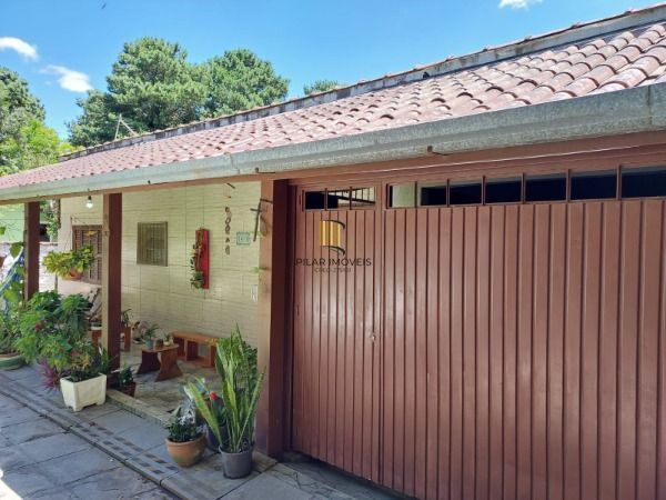 Casa em Porto Alegre, no bairro Belém Novo, com 4 dormitório(s), e 4 banheiros, 