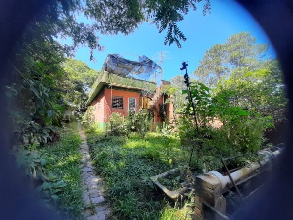 Casa em Porto Alegre, no bairro Pedra Redonda, com 2 dormitório(s), e 2 banheiro