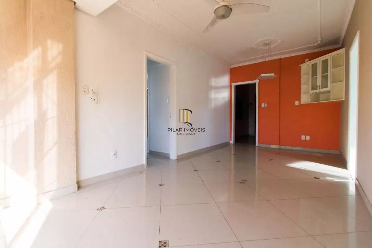 Ótimo apartamento no Menino Deus com 76,48m2 de área privativa, 3 dormitórios e 2 banheiros.