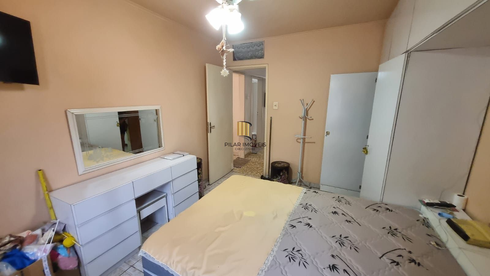 Linda residência com 3 dormitórios no Bairro Cavalhada.