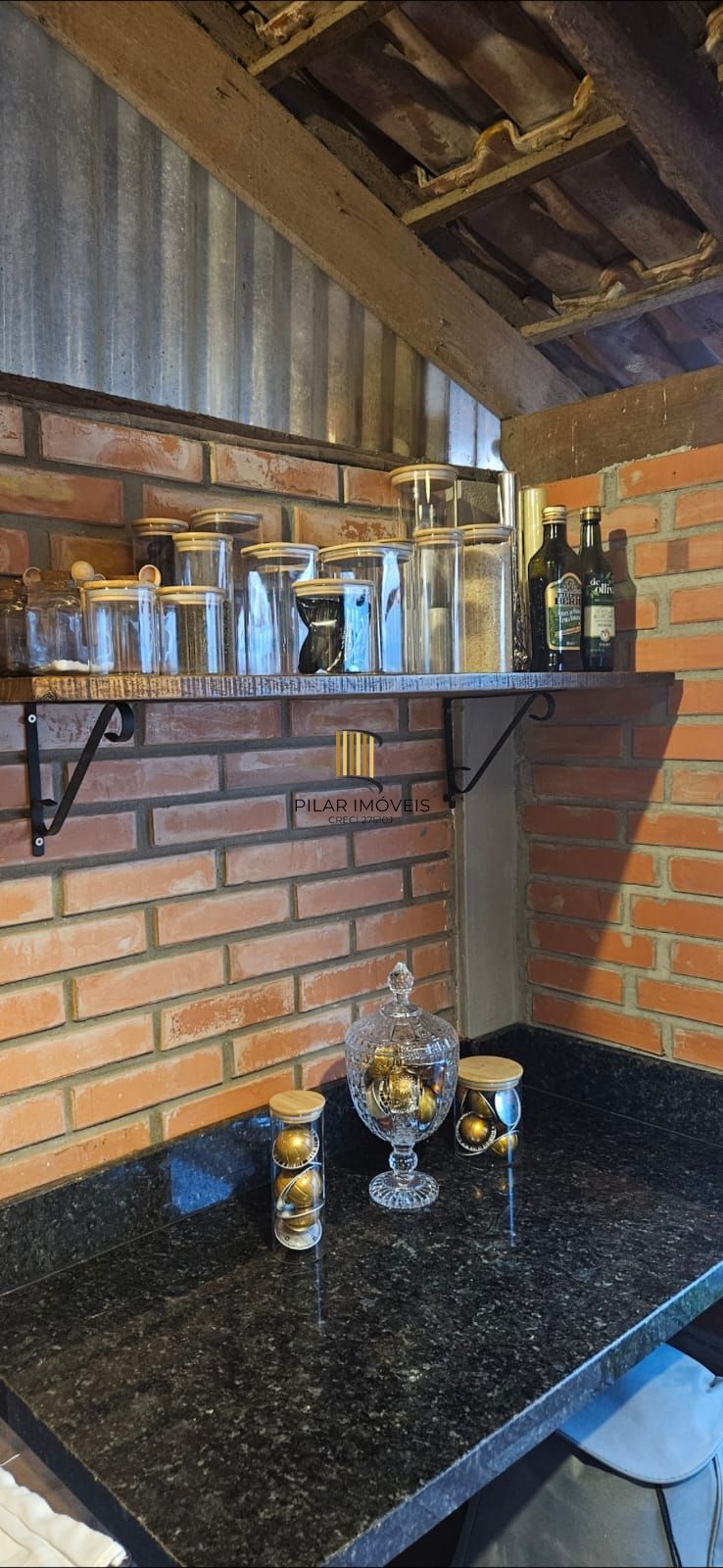 Ótima casa em condomínio, com 2 dormitórios.