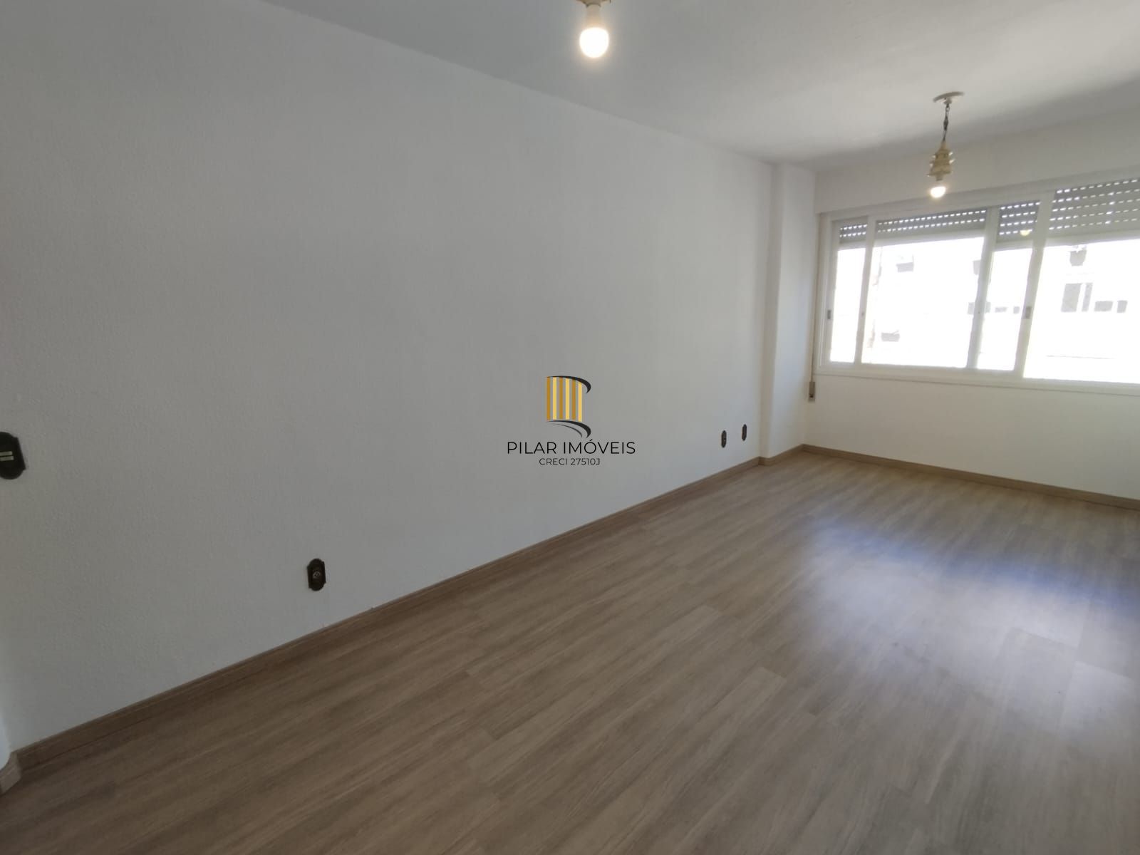 Apartamento 2 dormitórios, closet, 2 banheiros, dep. empregada vista, para o Gua